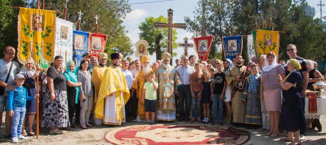 Митрополит Володимир звершив чин освячення хреста на місці будівництва храму Святого Духа в Корабельному районі