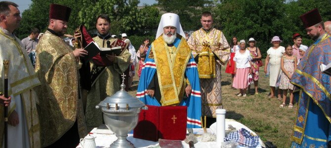 Митрополит Володимир звершив чин заснування храму на честь Різдва Пресвятої Богородиці у селищі Полігон